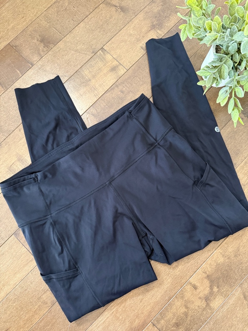 NWOT Lululemon High-Waist 7/8 crops with Side Pockets